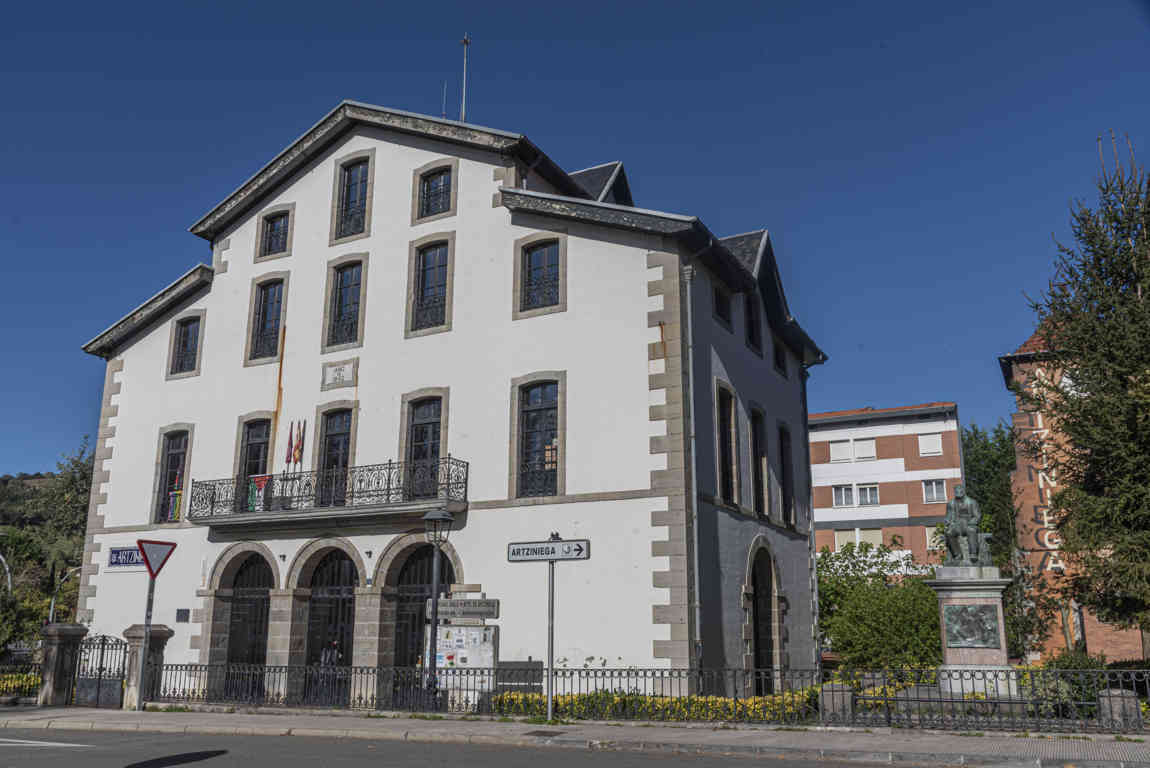 Álava - Artziniega 01 - Ayuntamiento.jpg